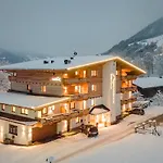 Garni Romantik فغن