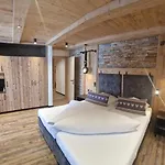 فندق Garni Romantik 4*