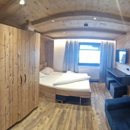 Hotel Garni Romantik Fuegen