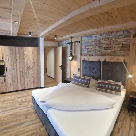 Hotel Garni Romantik 4*