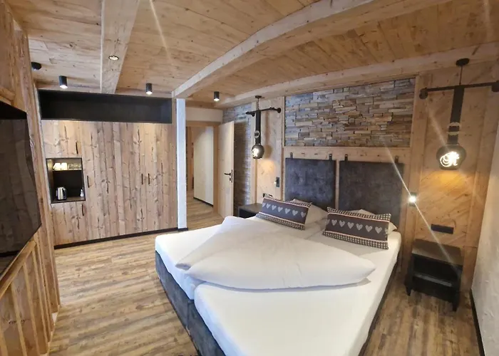 Hotel Garni Romantik 4*